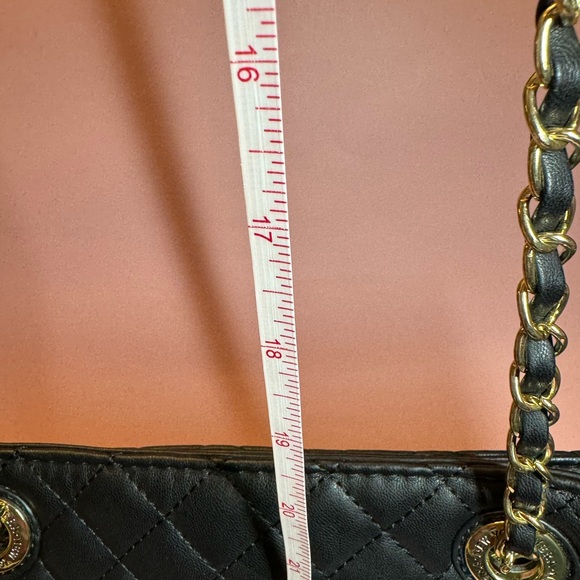 VERA NEW YORK Excellent used condition.  Two-way: shoulder or crossbody bag. - Picture 11 of 13